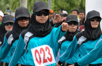 Para anggota Satpol PP Kukar ikut berpartisipasi dalam lomba gerak jalan kategori Umum Putri