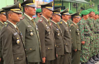 Para perwira dan prajurit di lingkungan Kodim 0906/TGR saat mengikuti upacara peringatan HUT TNI ke-69 di Tenggarong, Selasa (07/10) kemarin