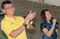 Chris John tampil bersama sang istri, Anna Maria Megawati, yang juga mantan atlet nasional Wushu