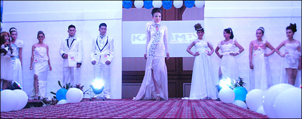 Lomba fashion show The White Party garapan Hotel Grand Elty Singgasana mendapat sambutan antusias dari para model asal Tenggarong dan Samarinda  
