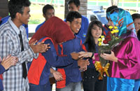 Bupati Kukar Rita Widyasari (kanan) saat menghadiri gelaran Jambore Anak Kukar pertama tahun 2013 silam