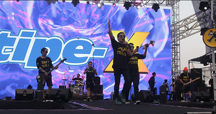 Penampilan grup ska Tipe-X yang ikut menghentak Kukarland Festival 2023 di penghujung senja