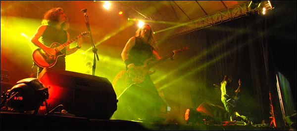 Testament menjadi grup mancanegara ketiga yang menggebrak Kukar Rockin' Fest setelah Sepultura dan Helloween