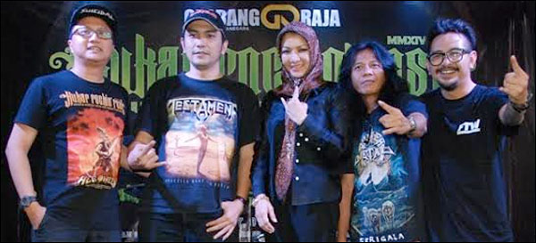 Bupati Kukar Rita Widyasari (tengah) selaku penggagas KRF ingin agar Tenggarong dan Kukar juga terkenal lewat event musik cadas tahunan