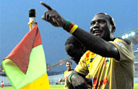 Herman Dzumafo menjadi pahlawan Mitra Kukar setelah mencetak gol di menit ke-82 sekaligus memaksa hasil imbang kepada tuan rumah Persebaya