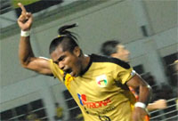 Zulham Zamrun merayakan gol usai membobol gawang Putra Samarinda di menit '44 