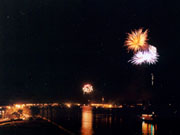 fireworks2002-2.jpg (5441 bytes)