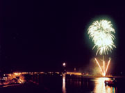 fireworks2002-3.jpg (5704 bytes)