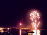 fireworks2002-5.jpg (6056 bytes)