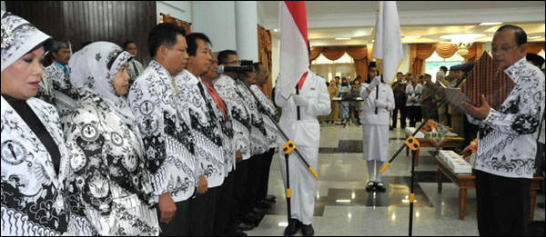 Suasana pelantikan pengurus PGRI Kukar masa bakti 2013-2018 oleh Wakil Ketua Umum PGRI Kaltim Sutomo AW