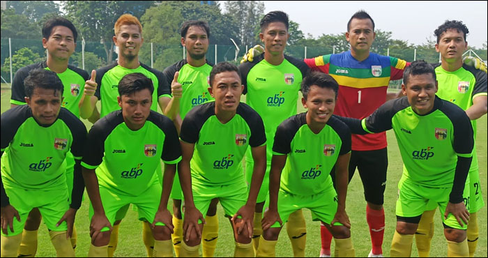Skuad Mitra Kukar saat menghadapi Madura United FC pada laga uji coba di Jakarta