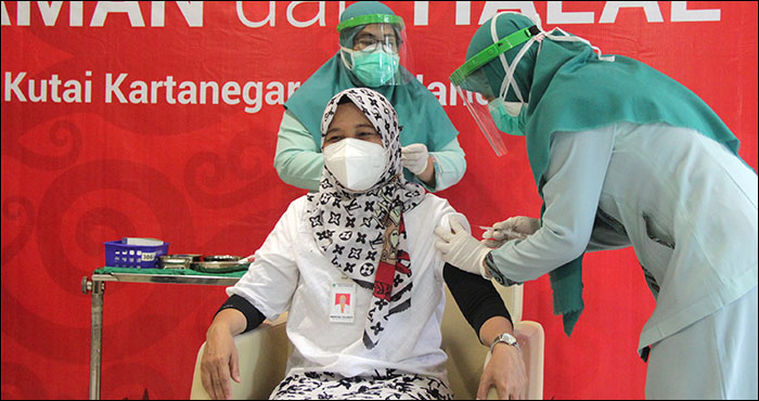 Vaksinasi di Kukar yang telah mencapai 60% menjadi salah satu indikator turunnya level PPKM di Kukar dari 2 menjadi 1