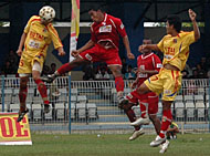 Laga kenangan saat Mitra Kukar menjamu Persemalra pada pertandingan leg pertama Copa Indonesia 2007