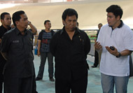 Ketua Pengkab ISSI Kukar Bambang Arwanto (kanan) menjelaskan persiapan kejuaraan kepada Sekkab Haryanto Bachroel