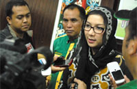 Bupati Kukar Rita Widyasari berharap agar Presiden Terpilih, Joko Widodo, dapat memberikan perhatian terhadap dana bagi hasil untuk Kukar