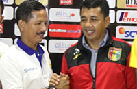 Dua pelatih senior Djajang Nurjaman (Persib) dan Jafri Sastra (Mitra Kukar) akan beradu strategi di perempat final Piala Presiden 2017