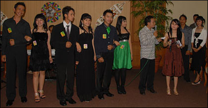 Para peserta Pemilihan Duta Wisata Kukar 2008 usai mengikuti sesi Table Manner. Malam ini, 30 finalis akan bersaing untuk menjadi yang terbaik