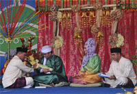 Upacara tasmiyah dan naik ayun ikut ditampilkan pada ajang FMN 2012 di Jakarta