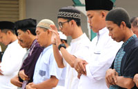 Jamaah di Masjid Jami Hasanuddin tampak khusuk melaksanakan salat Ied
