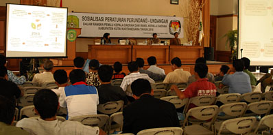 Suasana kegiatan sosialisasi tentang peraturan Pilkada 2010 oleh KPU Kukar di Pendopo Wabup Kukar, Tenggarong, Senin (19/10) kemarin