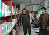 Tim Komisi X DPR RI saat meninjau Perpustakaan Daerah di Tenggarong, Selasa (24/07) kemarin