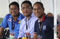 CEO Mitra Kukar Endri Erawan (tengah) menyatakan belum mengambil keputusan terkait keikutsertaan pada Piala Presiden 2017