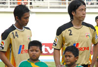 Arif Suyono dan Seiji Kaneko dipastikan absen saat menghadapi Pelita Jaya karena akumulasi kartu kuning