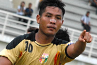 Jajang Mulyana, mencetak gol penentu kemenangan Mitra Kukar atas Barito Putra
