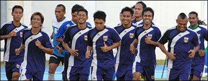 Para pemain Mitra Kukar tetap rileks dan ceria saat menjalani latihan terakhir jelang laga kandang menghadapi Persikota Tangerang