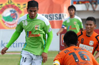 Jajang Mulyana menyumbang 2 gol, meski akhirnya Mitra Kukar takluk 4-2 dari Persipura