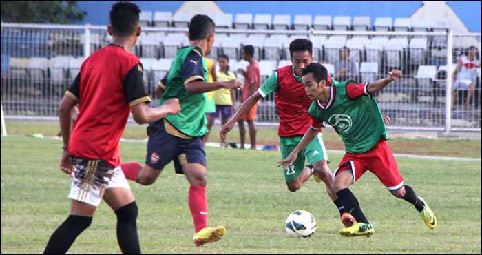 Para pemain muda dari sejumlah kecamatan di Kukar bersaing ketat dalam seleksi pemain Mitra Kukar U-21