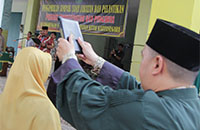 Pengambilan sumpah jabatan pejabat Pemkab Kukar dipimpin langsung oleh Buoati Edi Damansyah