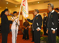 Ketua DPD PAMMI Kaltim Isa Ibrahim saat melantik M Indra sebagai Ketua DPC PAMMI Kukar