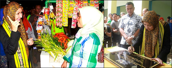 Bupati Kukar Rita Widyasari berdialog dengan salah seorang pedagang. Kanan: Bupati Rita Widyasari saat menandatangani prasasti peresmian Pasar Gerbang Raja Mangkurawang