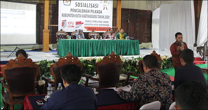 Sosialisasi Pencalonan Pilkada Kukar 2020 menghadirkan Ketua KPU Kaltim Rudiansyah sebagai narasumber