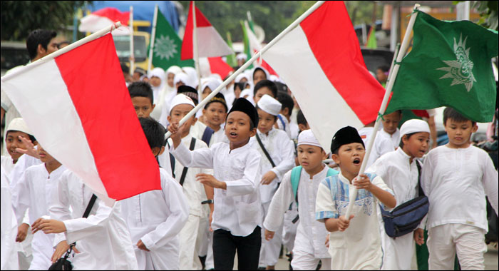 Para siswa SD Muhammadiyah Tenggarong dengan penuh semangat mengikuti pawai taaruf menyambut Ramadan 1437 H
