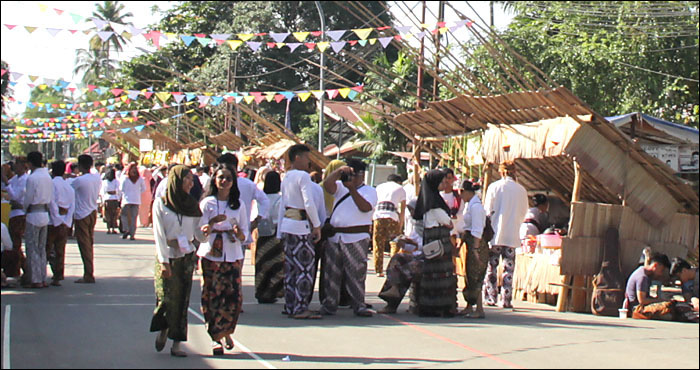 Suasana di Jalan Mulawarman, Tenggarong, yang menjadi tempat pelaksanaan Lorong Budaya Mulawarman 