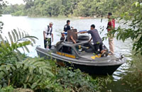 Tim SAR gabungan masih melakukan pencarian terhadap pria yang nekat terjun ke sungai di Sanga-Sanga