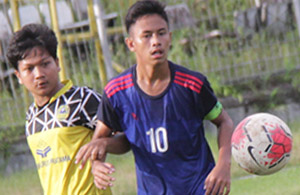 Striker Kembang Janggut, Irwan Maulana, sukses menyamakan kedudukan setelah timnya sempat tertinggal satu gol di babak pertama