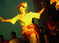 Keceriaan yang dihadirkan penari Sanggar Tari Lanjong lewat Tari Jepen Begenjoh