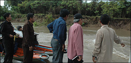 Pendangkalan di sungai Belayan diperkirakan terjadi akibat erosi serta kerusakan lingkungan akibat eksploitasi sumber daya alam