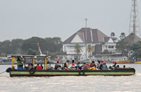 Kapal ferry penyeberangan menjadi andalan warga Tenggarong setelah runtuhnya Jembatan Kartanegara pada tahun 2011 lalu
