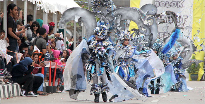 Tak hanya dewasa, talent anak-anak ikut meramaikan Tenggarong Kutai Carnival 2015 di Tenggarong, Sabtu (10/10) lalu