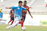 Roy Fadlan dipasang sebagai striker tunggal Mitra Kukar U-21 sejak babak pertama