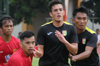 Hugo Nicolas Retamal dan Monieaga Bagus Suwardi masing-masing mencetak satu gol dalam laga melawan FC UNY 