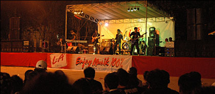 Suasana babak penyisihan Campus To Campus Festival di kampus Unikarta, Tenggarong, Kamis (22/09) malam