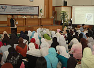 Suasana kegiatan Workshop Menulis Cerita Asyik Bareng Boim Lebon di Pendopo Wabup Kukar tadi siang
