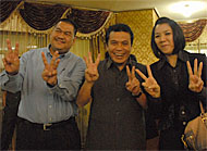 Ketua DPRD Kukar Terpilih H Salehudin diapit H Awang Yacoub dan Rita Widyasari
