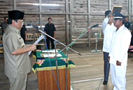 Pengambilan sumpah jabatan Kepala Desa Jantur Selatan oleh Pjs Bupati Kukar H Awang Dharma Bakti