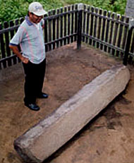 Lesong Batu, salah satu peninggalan Kerajaan Kutai Martadipura yang masih dapat dijumpai di Muara Kaman